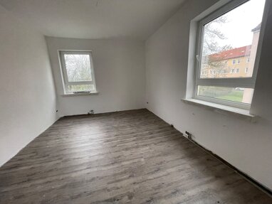 Wohnung zur Miete 310 € 2 Zimmer 53 m² 2. Geschoss Friedens Straße 8 Rositz Rositz 04617