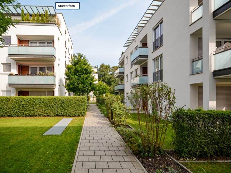 Wohnung zum Kauf Provisionsfrei Zwangsversteigerung 25.000 € 2 Zimmer 57 m²<br/>Wohnfläche Varel Varel 26316