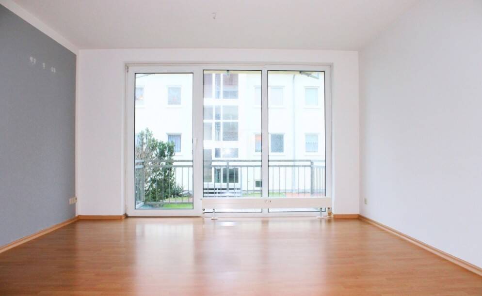 Immobilie in Elmenhorst/Lichtenhagen - Vermietete 2-Zimmer-Eigentumswohnung mit Balkon & Stellplatz in Ostseenähe - Bild 1