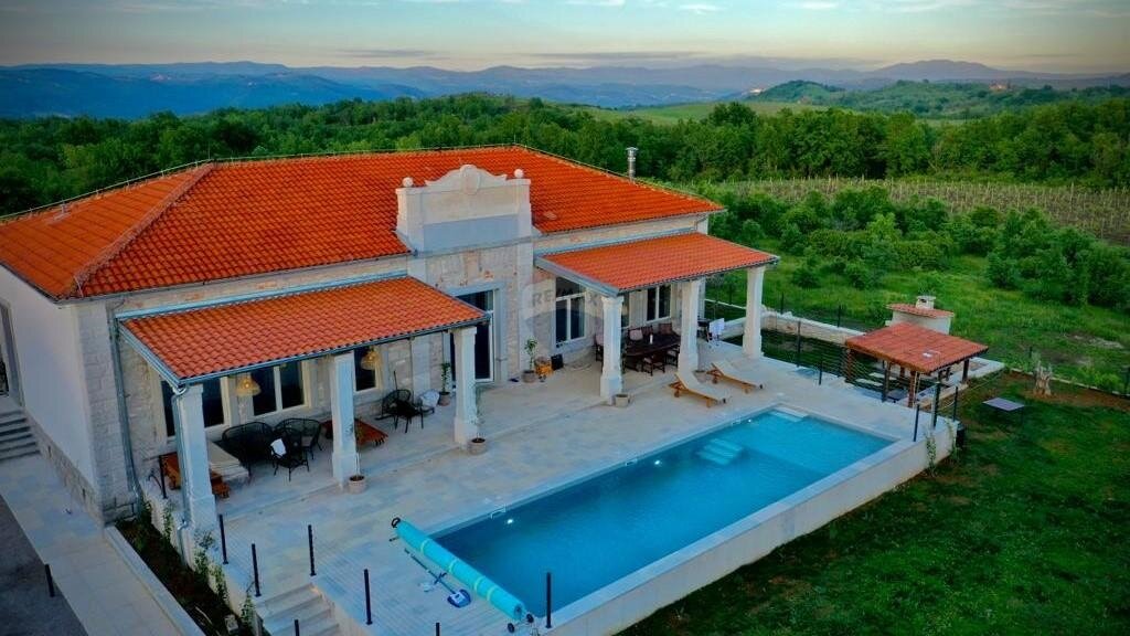 Villa zum Kauf 1.500.000 € 6 Zimmer 260 m²<br/>Wohnfläche 1.370 m²<br/>Grundstück Porec 52440