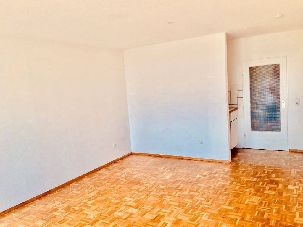 kleines Einzimmer App im 17. Stock zwischen Bahnhof und Universität