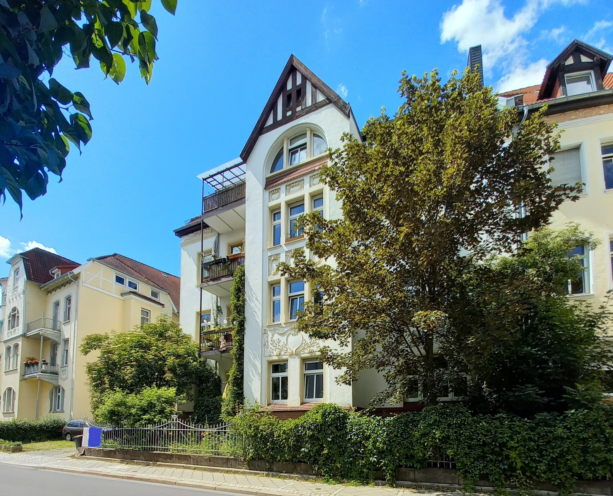 Mehrfamilienhaus zum Kauf 22 Zimmer 662 m²<br/>Wohnfläche 623 m²<br/>Grundstück Brühlervorstadt Erfurt 99084