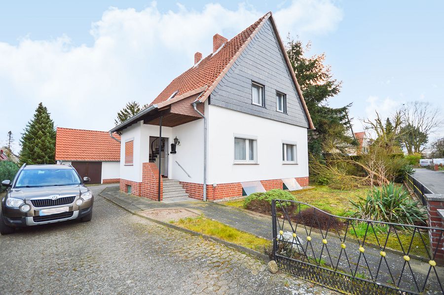 Einfamilienhaus zum Kauf 250.000 € 7 Zimmer 157 m²<br/>Wohnfläche 1.020 m²<br/>Grundstück Dollbergen Uetze-Dollbergen 31311