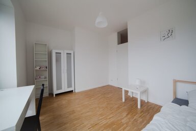 Wohnung zur Miete Wohnen auf Zeit 870 € 8 Zimmer 15 m² frei ab 01.04.2025 Erika-Mann-Straße 17 Marsfeld München 80636