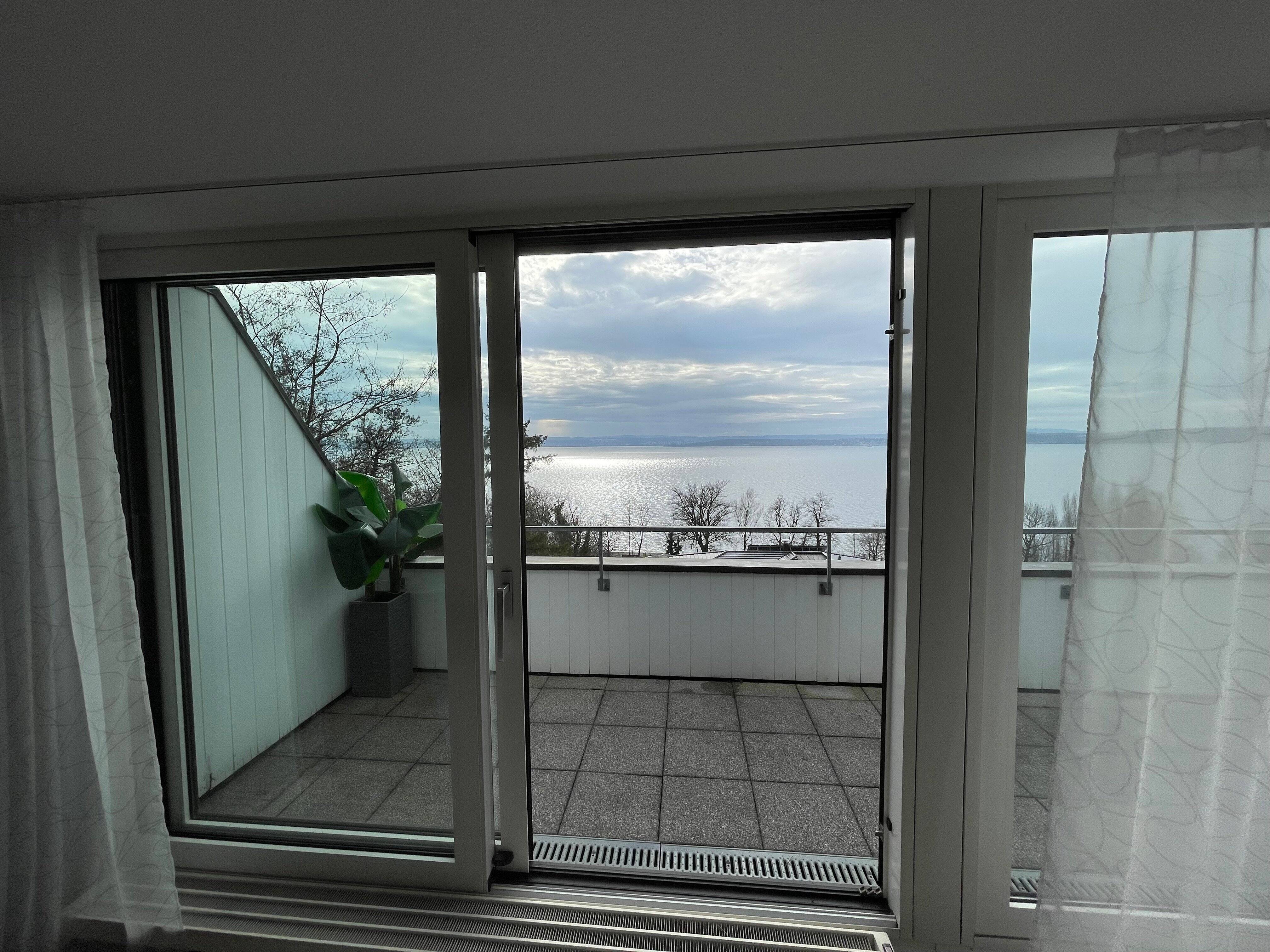 Immobilie in Meersburg - Sonnige Dachgeschosswohnung mit überragender Seesicht - voll möbliert und schnellem Glasfaseranschluß - Bild 4