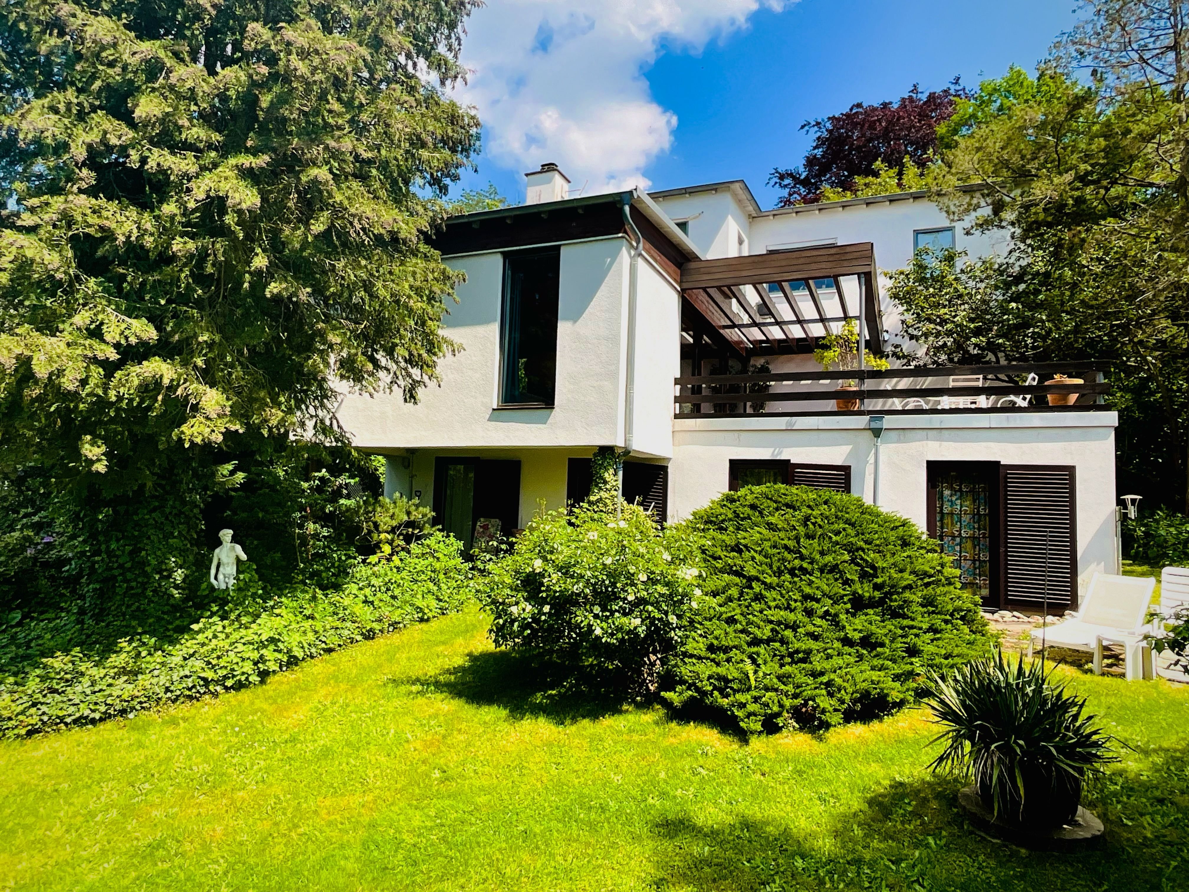Einfamilienhaus zum Kauf 645.000 € 10 Zimmer 224 m²<br/>Wohnfläche 1.108 m²<br/>Grundstück Oberems Glashütten 61479