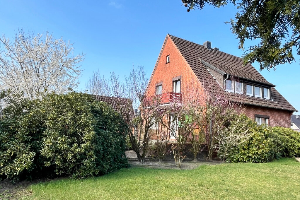 Mehrfamilienhaus zum Kauf 289.000 € 4 Zimmer 133 m²<br/>Wohnfläche 928 m²<br/>Grundstück Seckenhausen Stuhr 28816