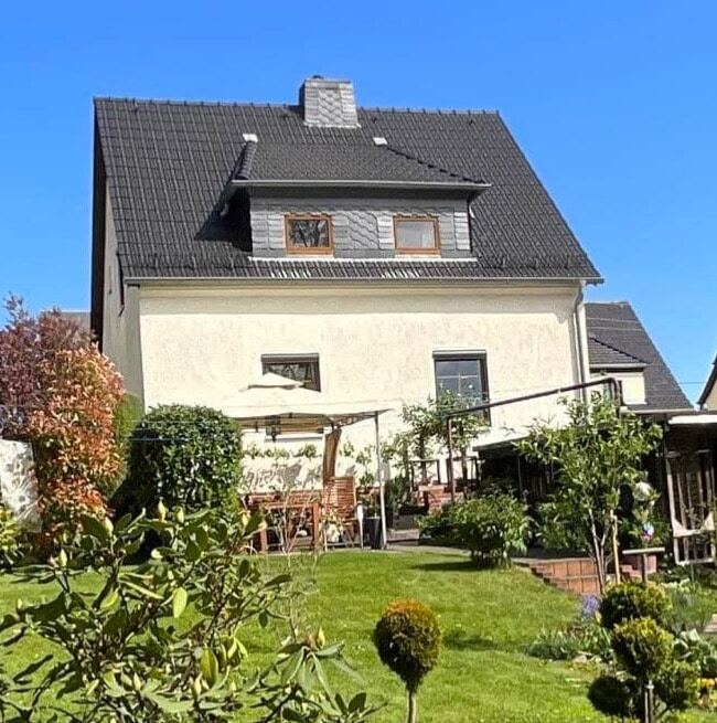 Einfamilienhaus zum Kauf 185.000 € 4 Zimmer 85 m²<br/>Wohnfläche 700 m²<br/>Grundstück Hartmannsdorf 09232