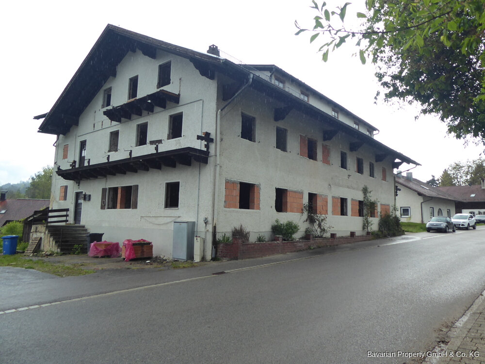 Mehrfamilienhaus zum Kauf 299.000 € 16 Zimmer 570 m²<br/>Wohnfläche 1.120 m²<br/>Grundstück Neukirchen Neukirchen 94362