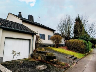 Mehrfamilienhaus zum Kauf provisionsfrei 230.000 € 8 Zimmer 163,5 m² 739 m² Grundstück Lindenweg 9 Dattenfeld Windeck 51570