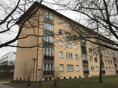 Wohnung zur Miete 389 € 2 Zimmer 36 m² 3. Geschoss Breslauer Straße 1 Sachsenhausen - Süd Frankfurt am Main 60598