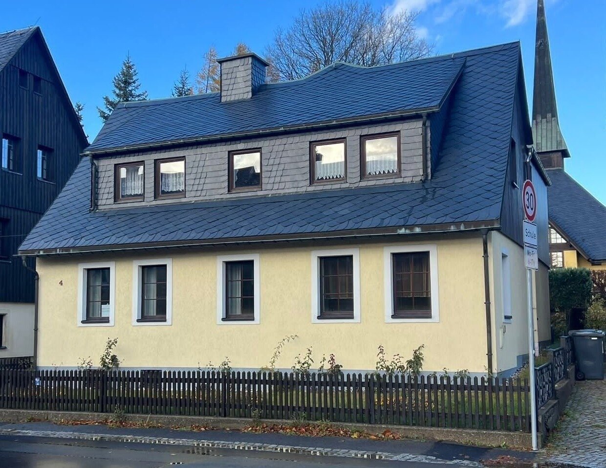 Einfamilienhaus zum Kauf 195.000 € 8 Zimmer 155 m²<br/>Wohnfläche 428 m²<br/>Grundstück ab sofort<br/>Verfügbarkeit Dippoldiswalder Str. 4 Altenberg Altenberg 01773