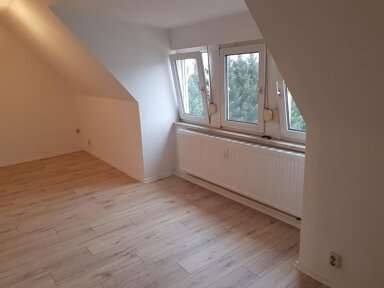 Wohnung zur Miete 270 € 2 Zimmer 54 m² 2. Geschoss frei ab sofort Reinsdorf 24 B Reinsdorf Waldheim , Sachs 04736