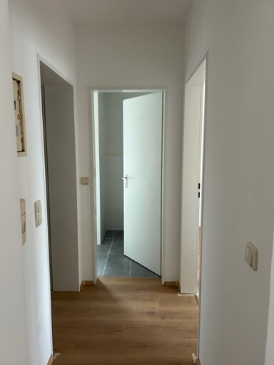 Wohnung zur Miete 690 € 2 Zimmer 38 m² 2. Geschoss frei ab sofort Herzogstr. 0 Niederrad Frankfurt am Main 60528