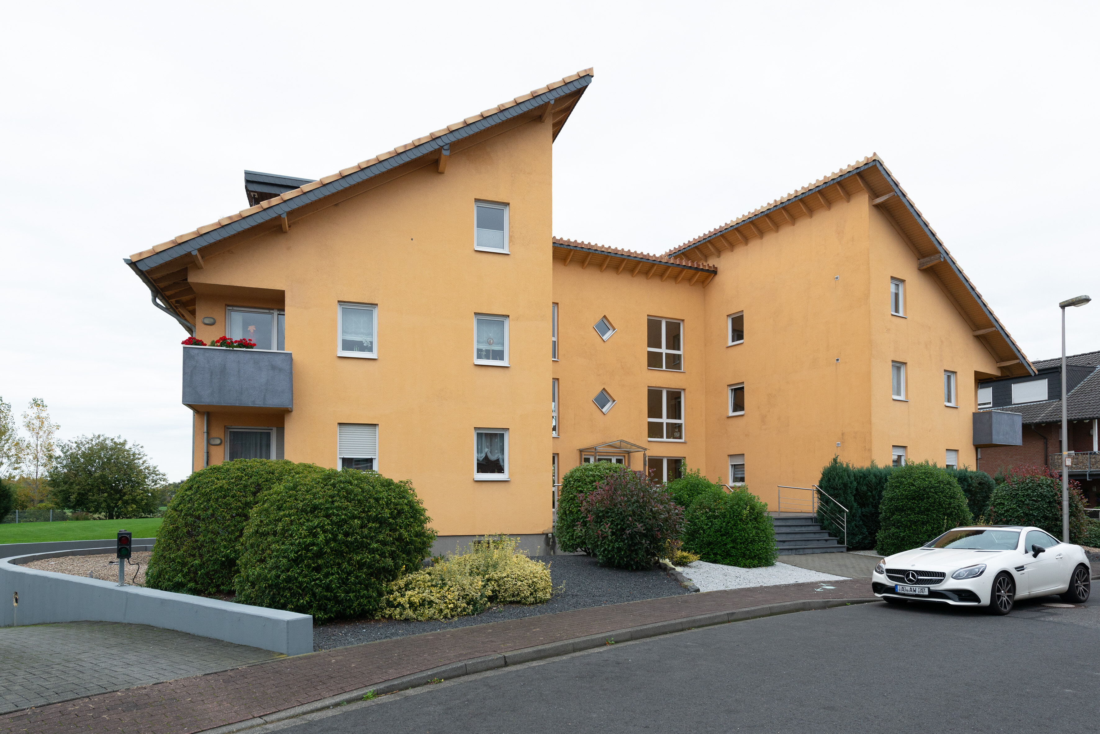 Mehrfamilienhaus zum Kauf 2.290.000 € 24 Zimmer 615,6 m²<br/>Wohnfläche 2.596 m²<br/>Grundstück Potsdamer Straße 20 Heinsberg Heinsberg 52525