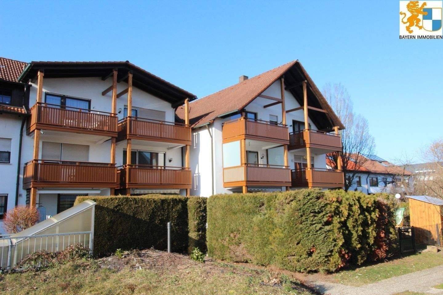 Gepflegte 3 Zimmer Wohnung mit großem Balkon und TG-Stellplatz in begehrter Lage von Neumarkt