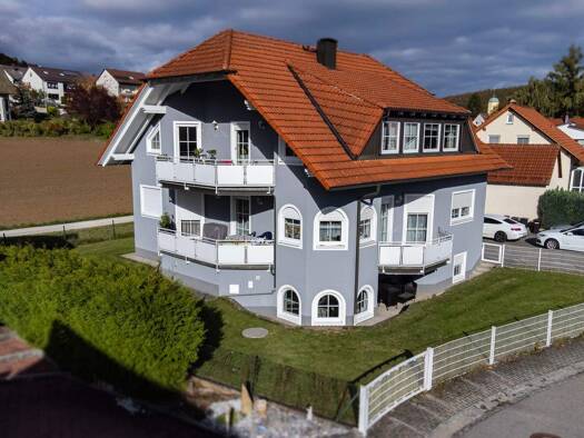 Mehrfamilienhaus zum Kauf als Kapitalanlage geeignet 767.000 € 9 Zimmer 250 m² 670 m² Grundstück Neukirchen Neukirchen bei Sulzbach-Rosenberg 92259
