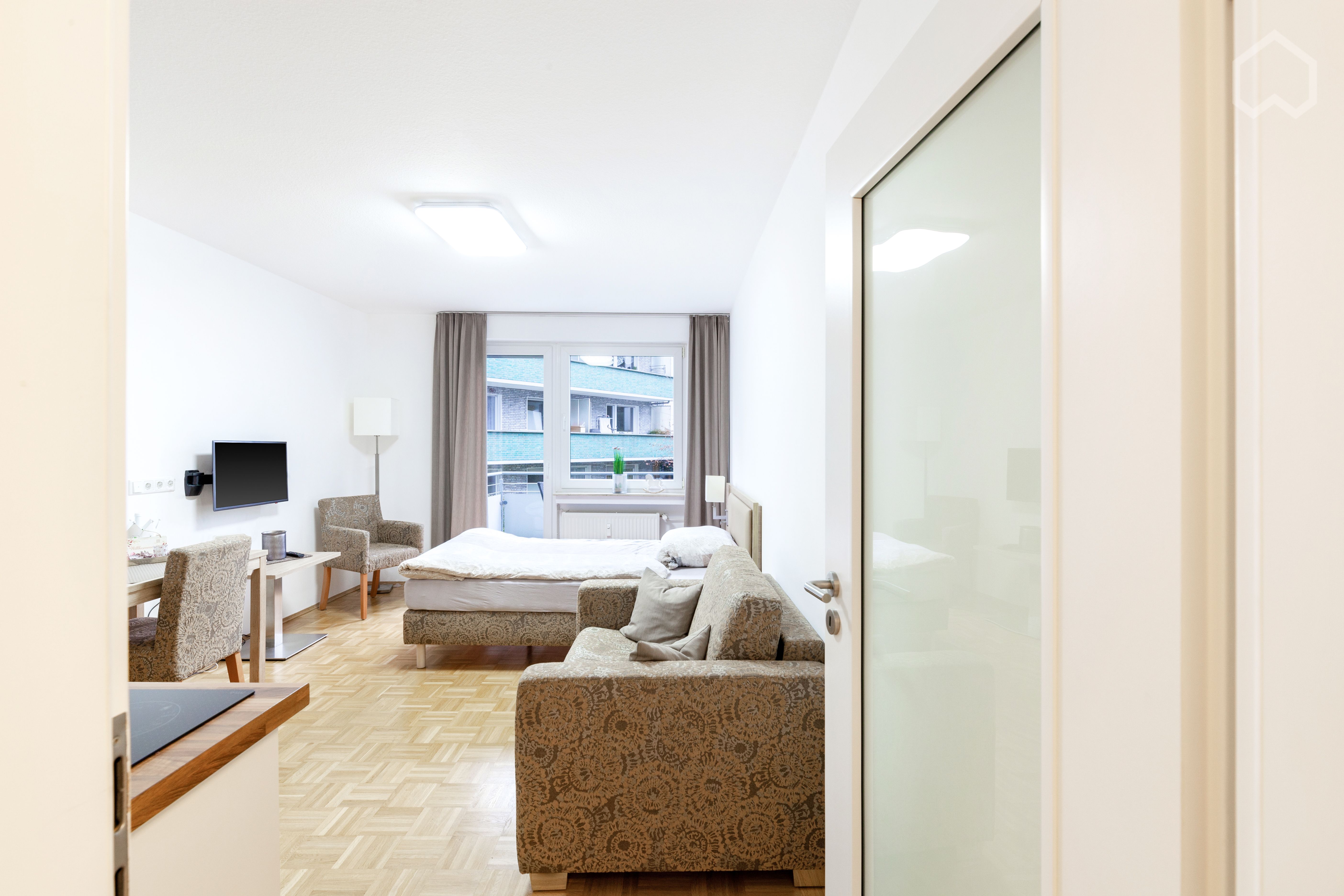 Wohnung zur Miete Wohnen auf Zeit 1.200 € 1 Zimmer 38 m²<br/>Wohnfläche 01.08.2024<br/>Verfügbarkeit Unterrath Düsseldorf 40468