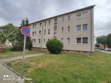 Wohnung zur Miete 295,55 € 2 Zimmer 46,9 m² Erdgeschoss Theodor-Heuss-Straße 2B Greppin Bitterfeld-Wolfen 06749