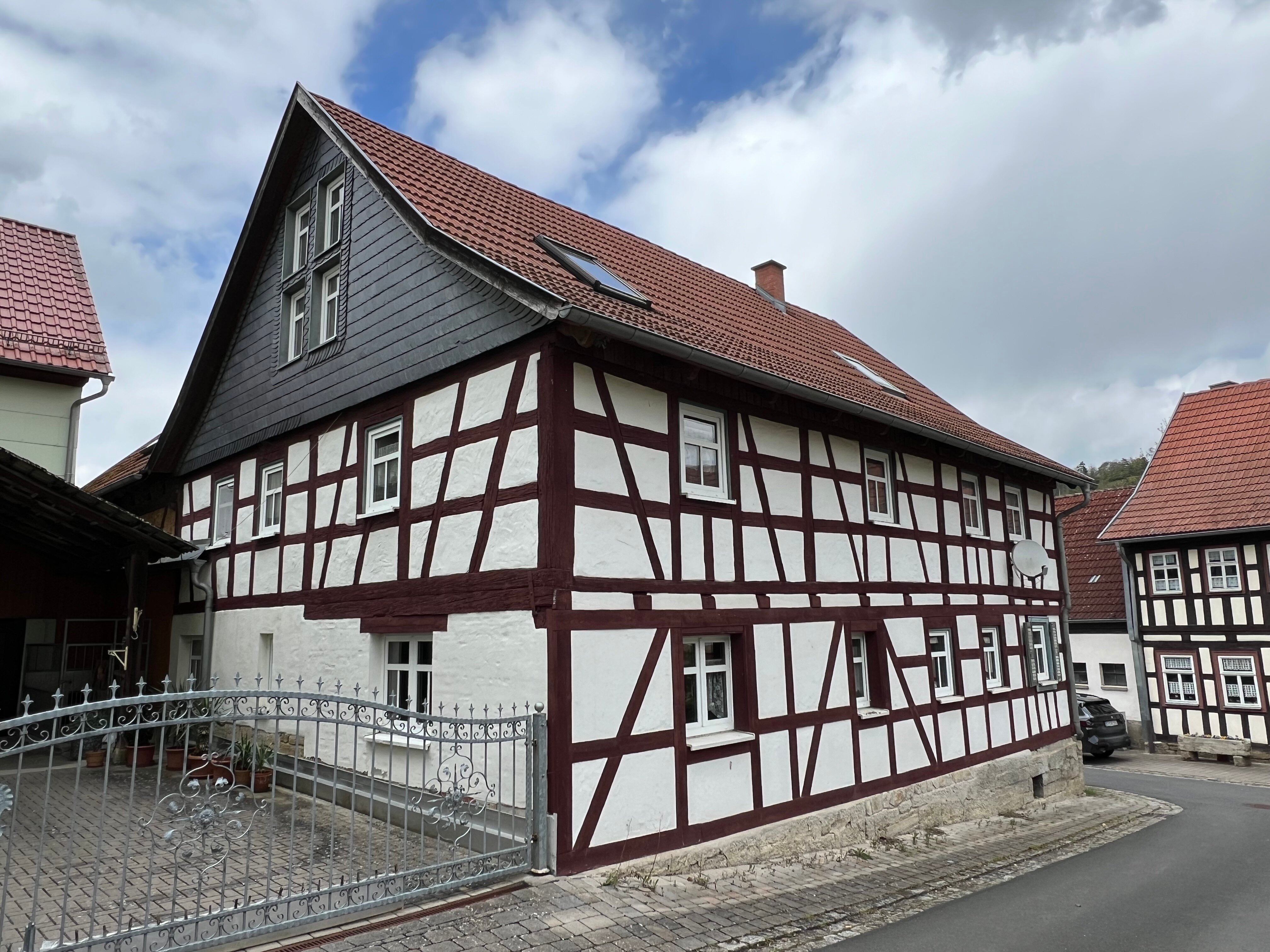 Einfamilienhaus zur Zwangsversteigerung 119.350 € 272 m²<br/>Wohnfläche 500 m²<br/>Grundstück Leutersdorf 98617