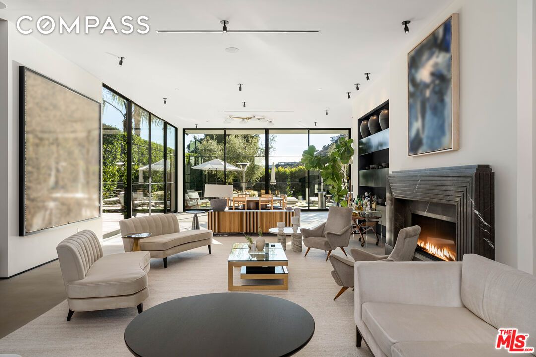 Einfamilienhaus zum Kauf 8.509.269 € 4 Zimmer 478,9 m²<br/>Wohnfläche 1731 Rising Glen Rd Los Angeles 90069