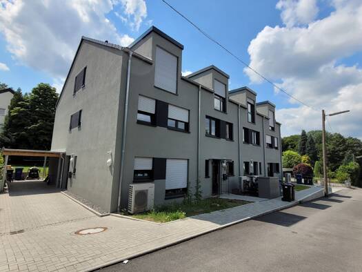 Reihenendhaus zur Miete - Erstbezug 2.300 € 5 Zimmer 145,9 m² 323 m² Grundstück Steinbüchel Leverkusen 51377