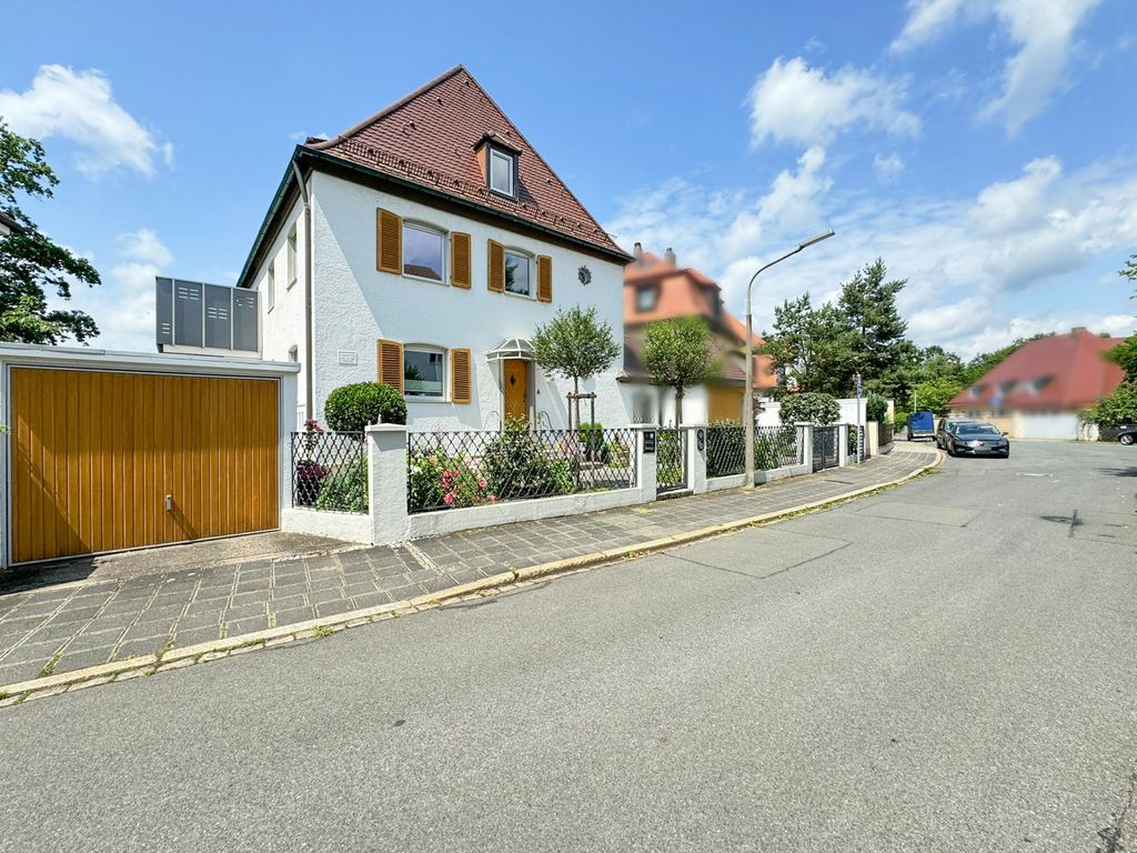 Wohnung zur Miete 1.564 € 3,5 Zimmer 92 m²<br/>Wohnfläche 1. Stock<br/>Geschoss Mögeldorf Nürnberg 90482