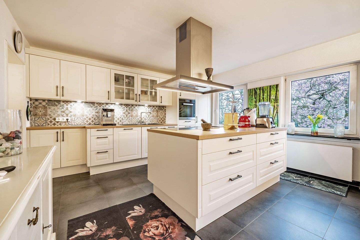 Exklusives Wohnhaus mit Einliegerwohnung in Bestlage