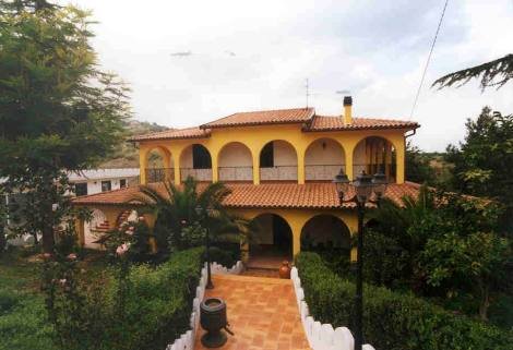 Einfamilienhaus zum Kauf 450.000 € 9 Zimmer 250 m² 2.000 m² Grundstück Cesena-S.Onofrio 64017