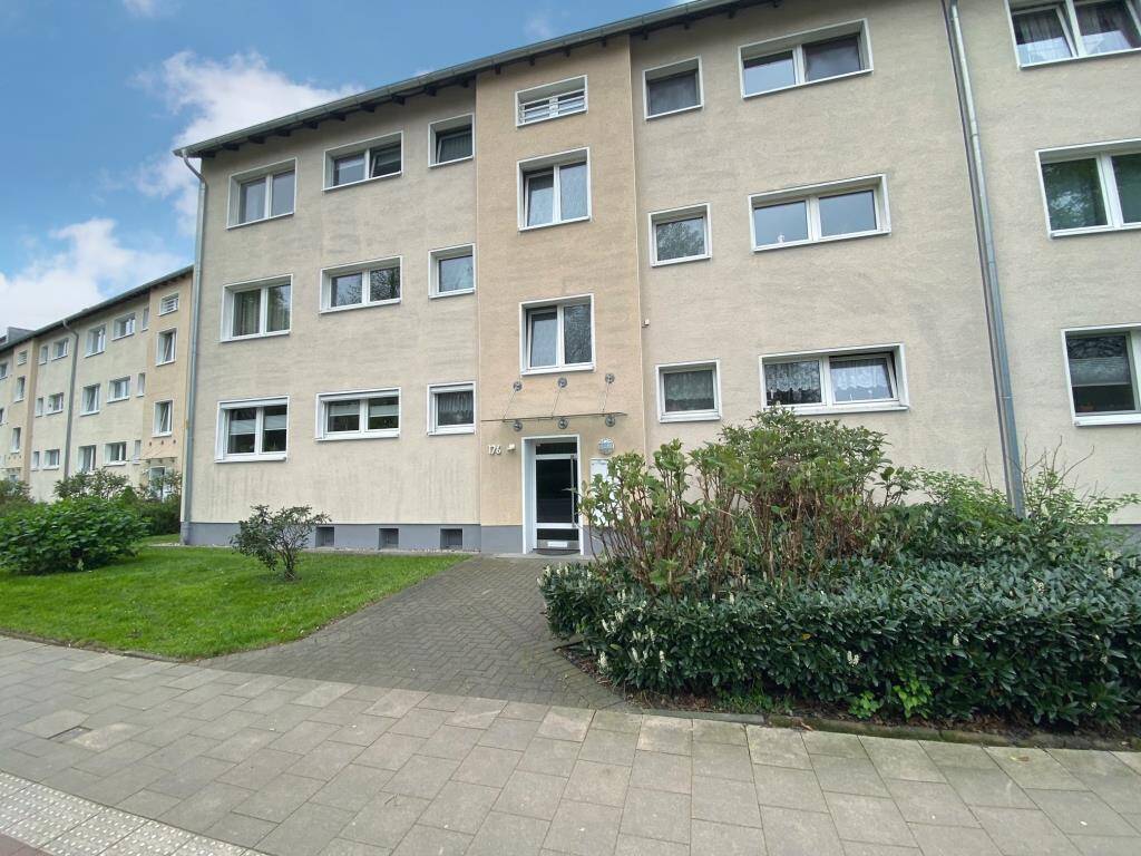 Provisionsfreie Kapitalanlage im Gepflegten Haus in D- Hassels ! 3 Zimmer Wohnung mit Balkon !