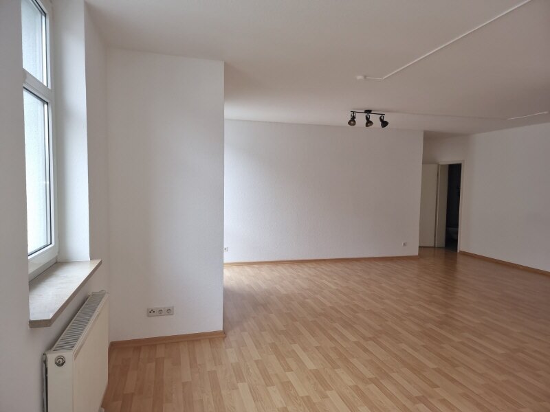 Wohnung zur Miete 340 € 2 Zimmer 68 m²<br/>Wohnfläche 2. Stock<br/>Geschoss Ab sofort<br/>Verfügbarkeit Crimmitschau Crimmitschau 08451