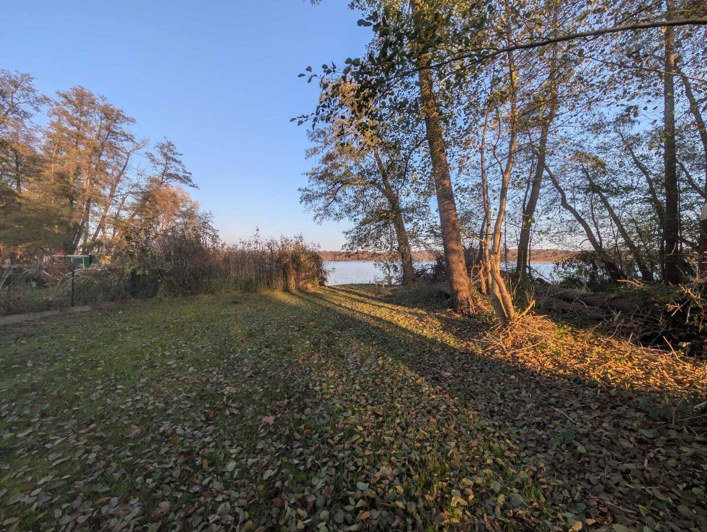 Seltenes Juwel am Wasser - Baugrundstück mit direktem Seezugang in Zeesen