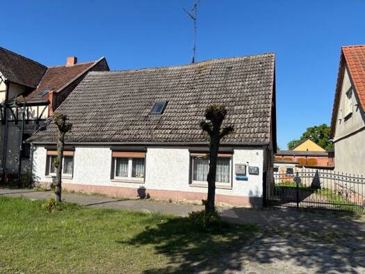Haus zum Kauf 50.000 € 8 Zimmer 200 m² 750 m² Grundstück Schönhausen Schönhausen (Elbe) 39524