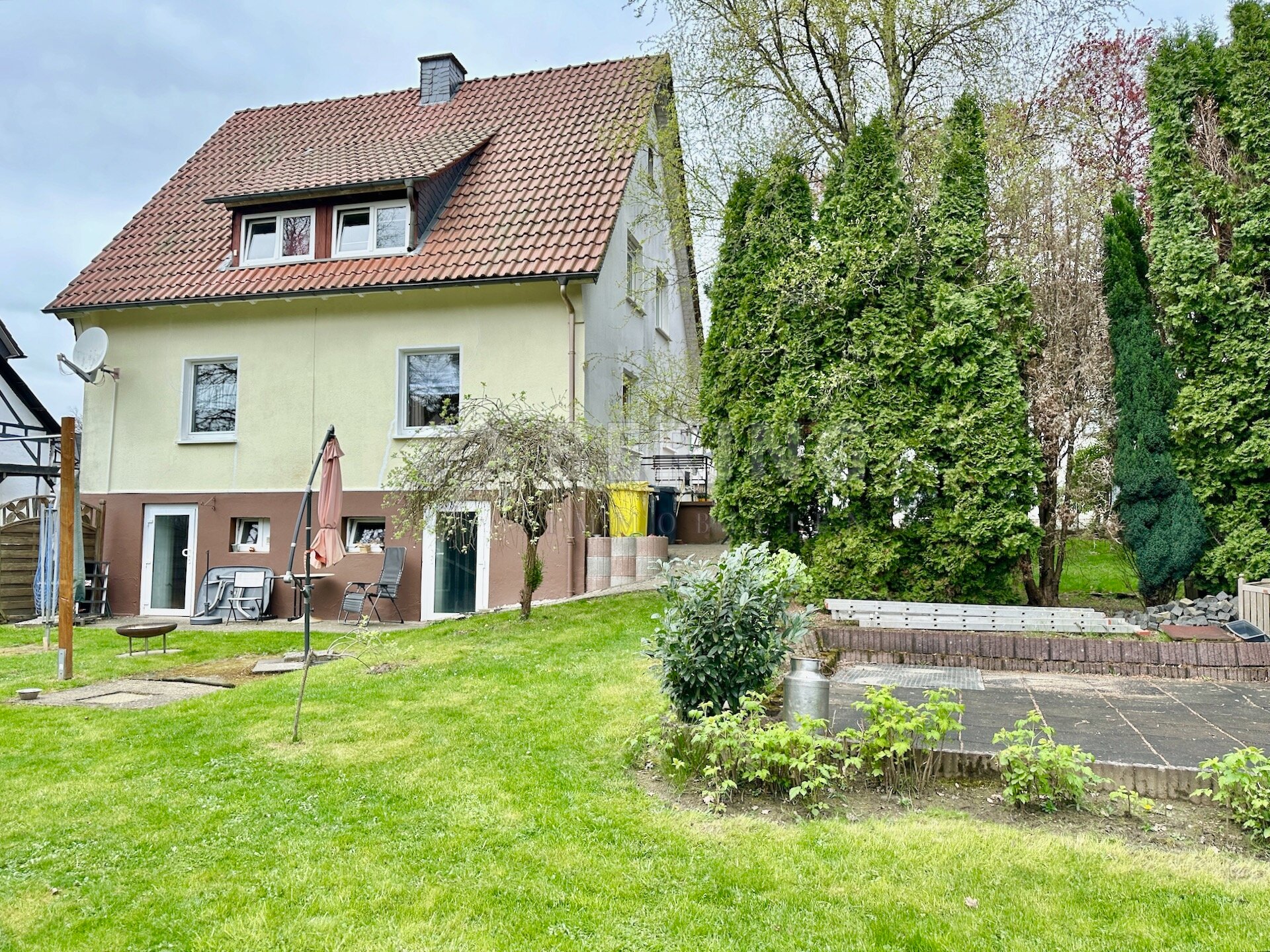 Einfamilienhaus zum Kauf 325.000 € 5 Zimmer 105 m²<br/>Wohnfläche 908 m²<br/>Grundstück Büschergrund Freudenberg 57258