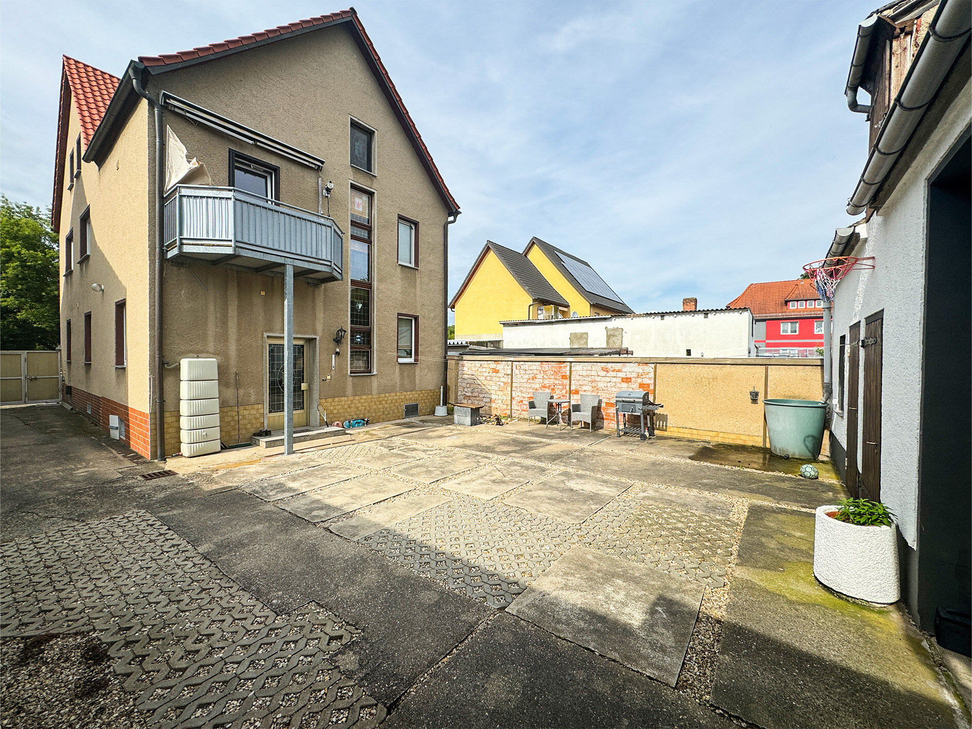 Mehrfamilienhaus zum Kauf 320.000 € 8 Zimmer 208 m²<br/>Wohnfläche 1.300 m²<br/>Grundstück Frankleben Braunsbedra 06259