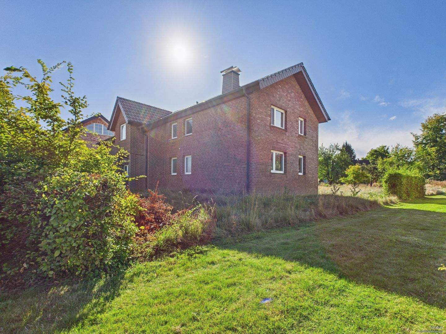 Immobilie in Leopoldshöhe - Einfamilienhaus was auch als Mehrgenerationenhaus genutzt werden kann + Hinterlandbebauung möglich - Bild 0