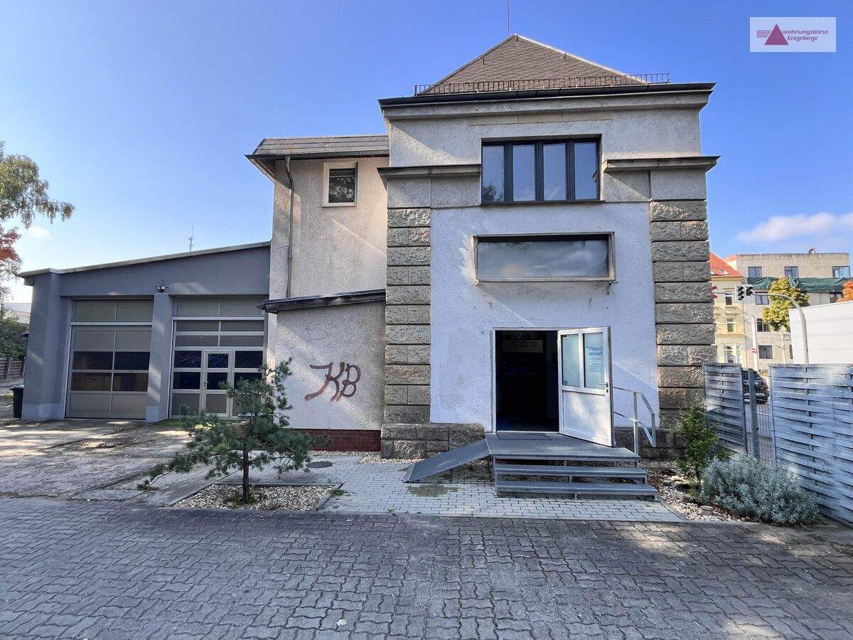 Gewerbeimmobilie in Zwickau: Sanierte denkmalgeschützte Trafostation mit Garagen - für Büro & Studio