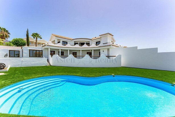 Villa zum Kauf Provisionsfrei 1.950.000 € 7 Zimmer 546 m²<br/>Wohnfläche 1.038 m²<br/>Grundstück Adeje