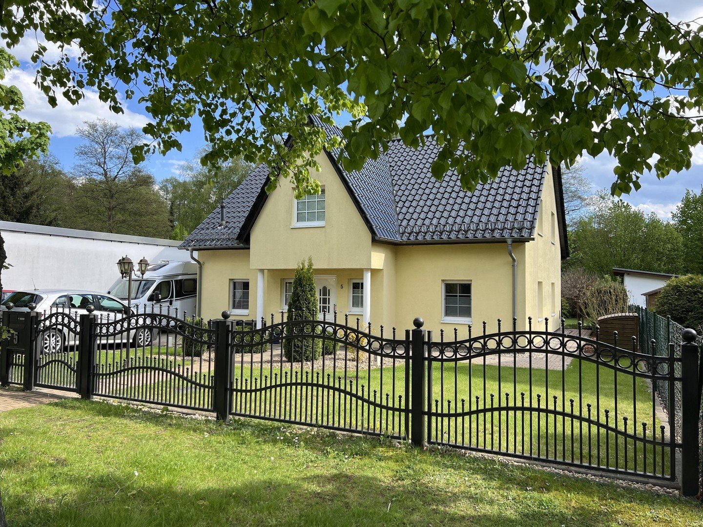 Einfamilienhaus zum Kauf Provisionsfrei 930.000 € 5 Zimmer 192,6 m²<br/>Wohnfläche 829 m²<br/>Grundstück Schildow Schildow 16552