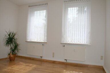 Wohnung zur Miete 320 € 2 Zimmer 57 m² EG Hauptstraße 9 Gersdorf 09355