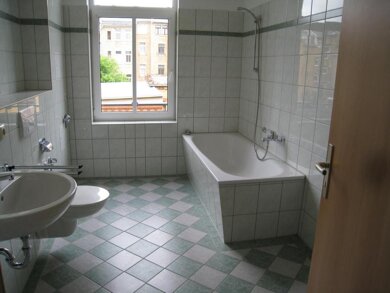 Wohnung zum Kauf 75.000 € 4 Zimmer 95,3 m² Haselbrunn Plauen 08525