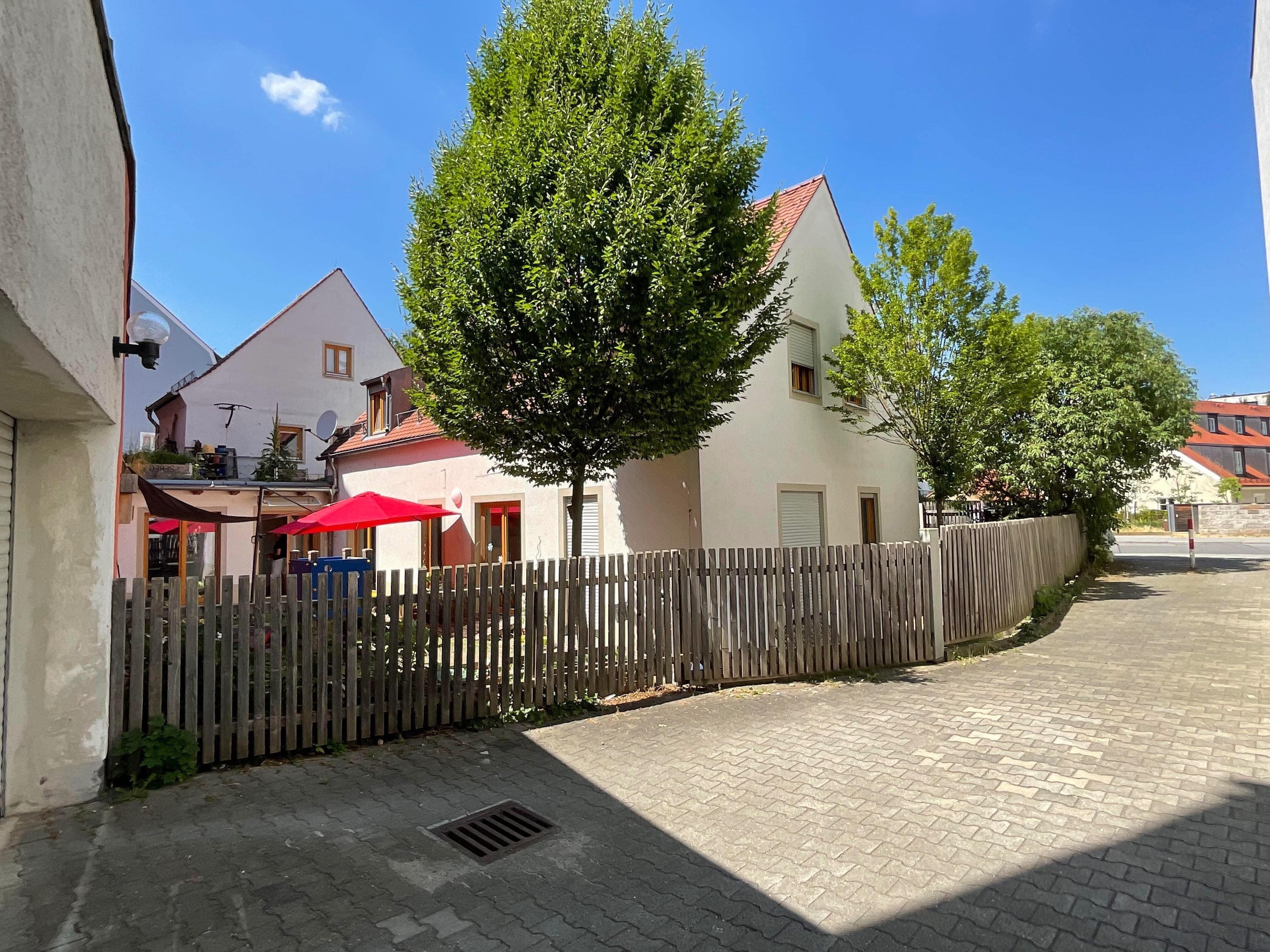 Mehrfamilienhaus zum Kauf 1.375.000 € 7 Zimmer 369 m²<br/>Wohnfläche 575 m²<br/>Grundstück Ab sofort<br/>Verfügbarkeit Wöhrde Regensburg 93059