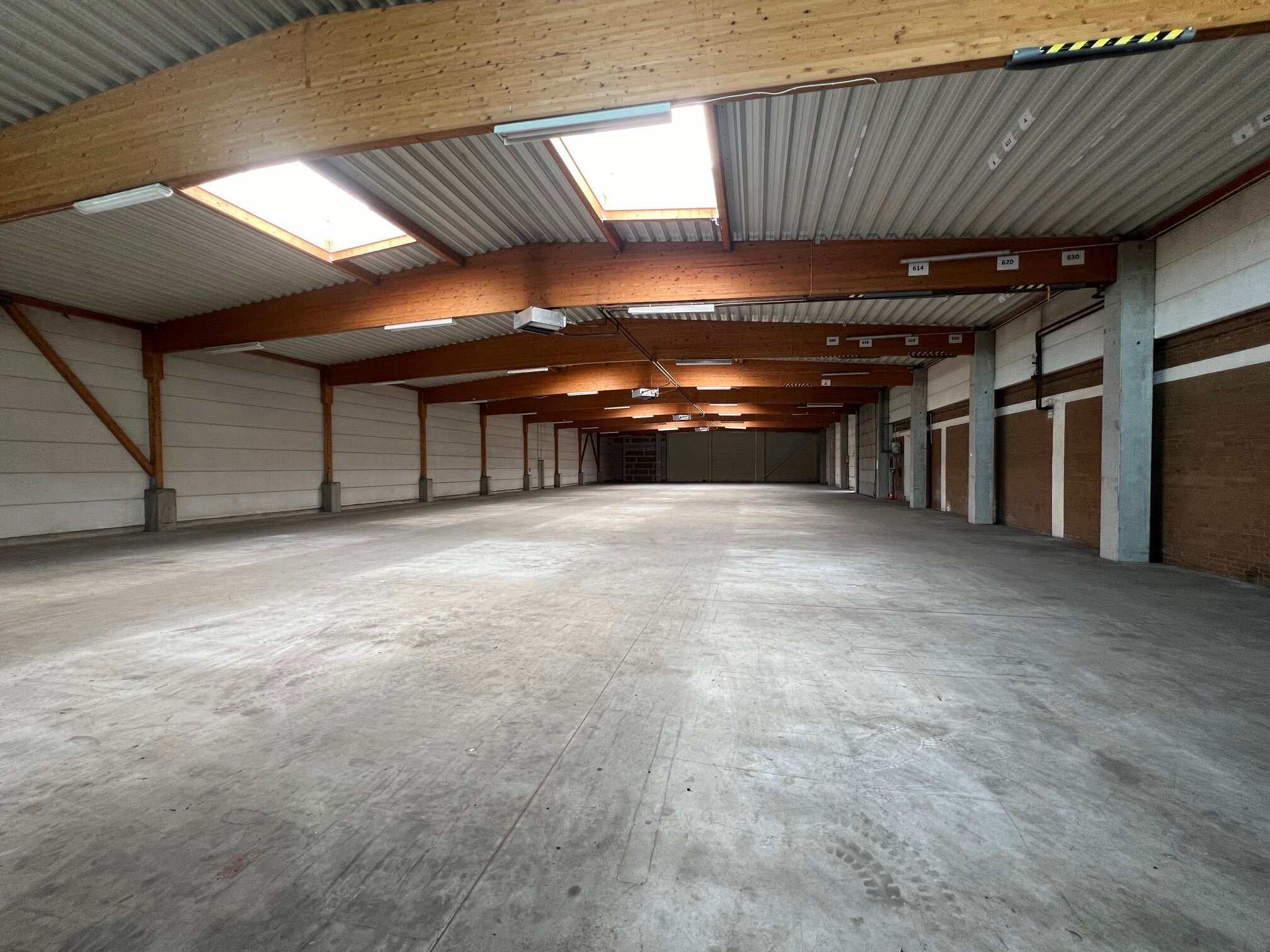 Lagerhalle zur Miete 5,75 € 2.130 m²<br/>Lagerfläche ab 1.000 m²<br/>Teilbarkeit Schenefeld 22869