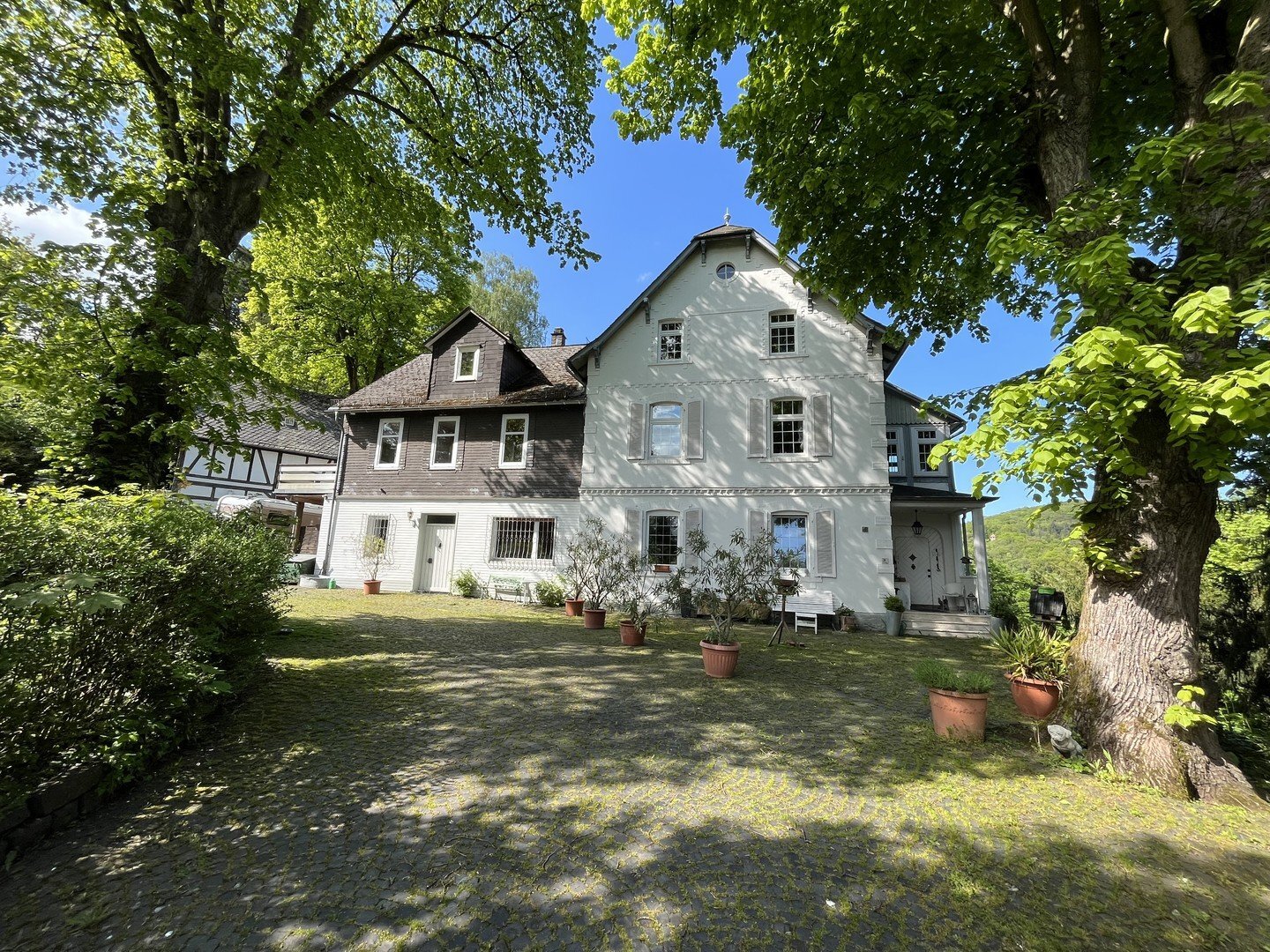 Villa zum Kauf Provisionsfrei 1.950.000 € 15 Zimmer 550 m²<br/>Wohnfläche 3.283 m²<br/>Grundstück Schlossberg 4/6 Dillenburg Dillenburg 35683