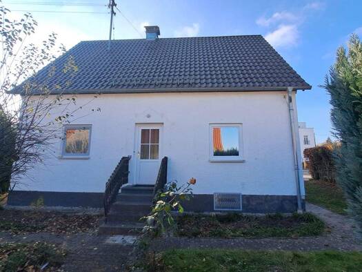 Einfamilienhaus zum Kauf als Kapitalanlage geeignet 360.000 € 4 Zimmer 90 m² 690 m² Grundstück Krumbach Krumbach (Schwaben) 86381