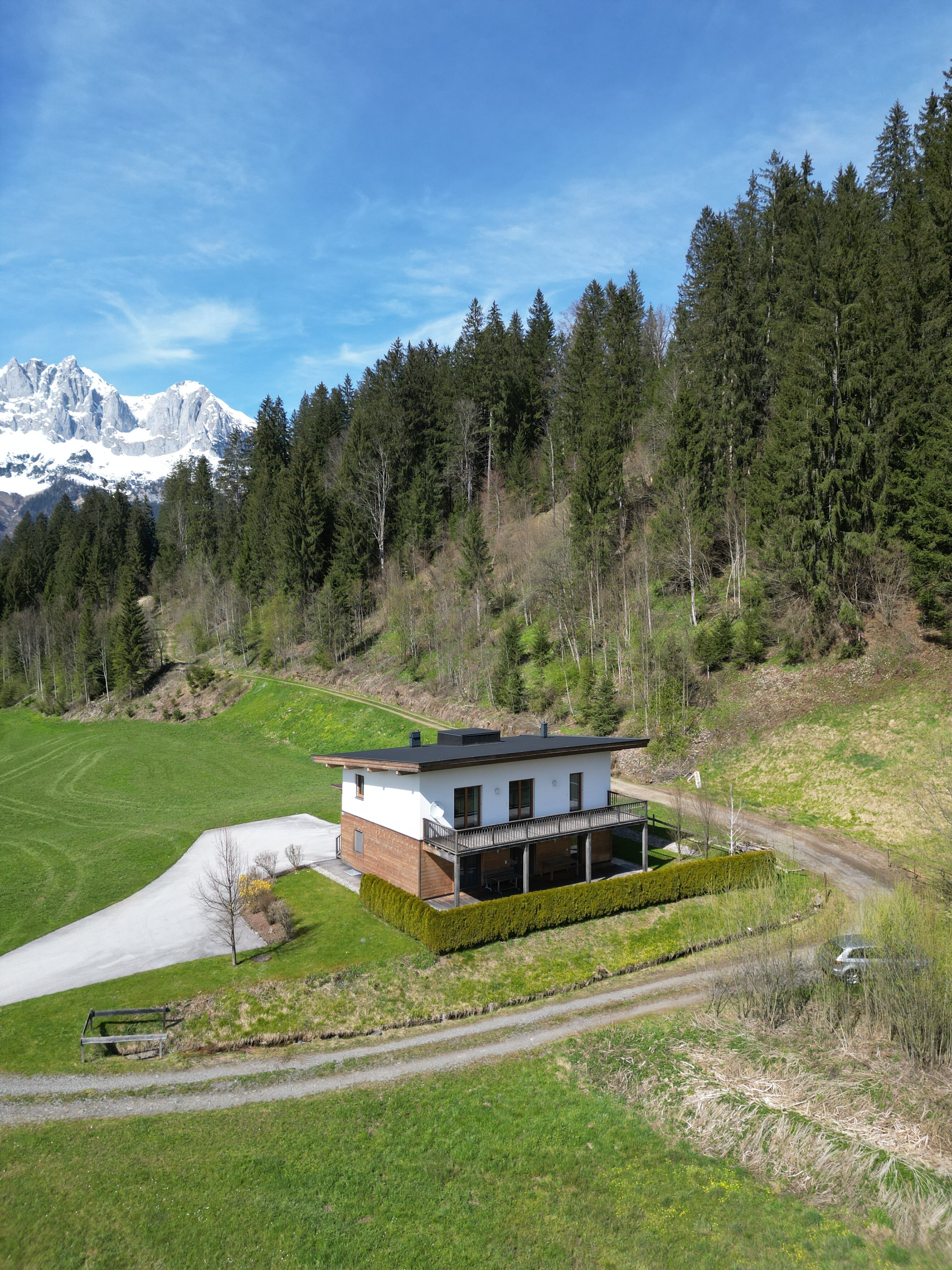 Mehrfamilienhaus zum Kauf 5 Zimmer 145 m²<br/>Wohnfläche 777 m²<br/>Grundstück Oberndorf in Tirol 6372