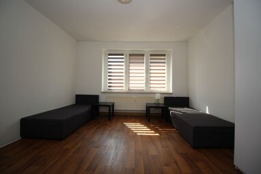Wohnung zur Miete 258,12 € 2 Zimmer 47,8 m² Erdgeschoss Bahnhofstraße 13 Reuth Reuth 08538