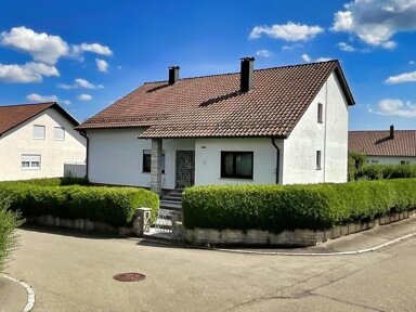 Einfamilienhaus zum Kauf 275.000 € 7,5 Zimmer 250 m² 779 m² Grundstück Benzingen Winterlingen 72474