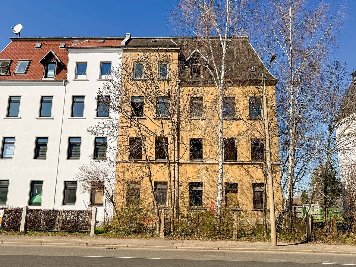 leerstehendes MFH mit Hinterhaus