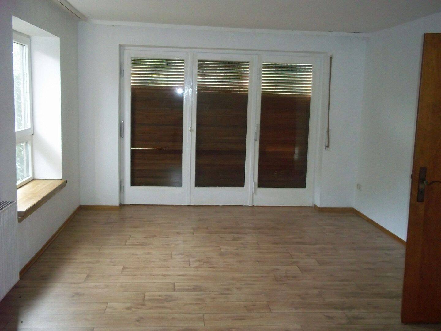 Immobilie in Stahlberg - Wohnhaus in Stahlberg mit Garten, Garagen, Keller - Bild 4